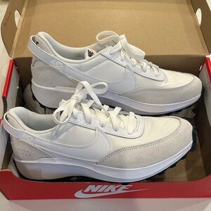 Nike women’s waffle knit debut -White sneakers size 8.5